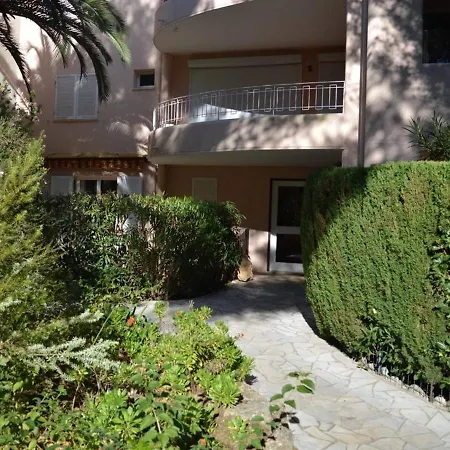Mezzanine 4 Couchages A Avec Terrasse, Ascenseur, Lave-vaisselle Et Lave-linge - Fr-1-226b-27 * Cavalaire-sur-Mer